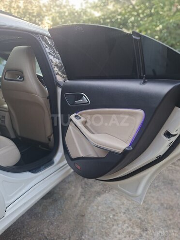 Mercedes CLA 250-11