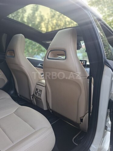 Mercedes CLA 250-12