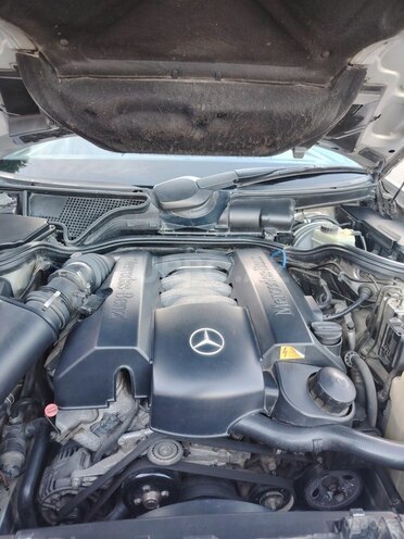 Mercedes E 240-6