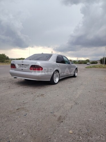 Mercedes E 240-8