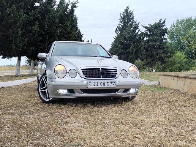 Mercedes E 240-1