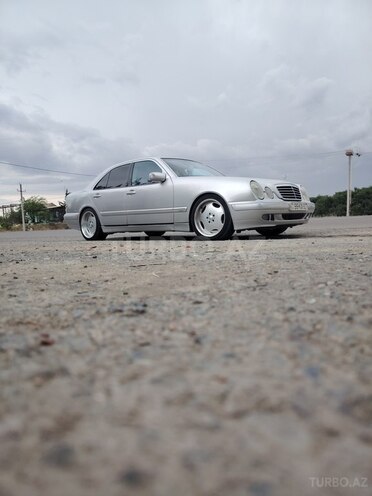 Mercedes E 240-10