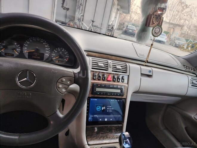 Mercedes E 240-12