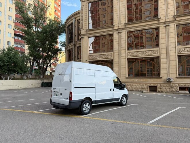 Ford Transit-4