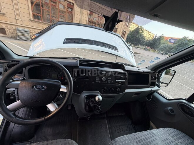Ford Transit-11