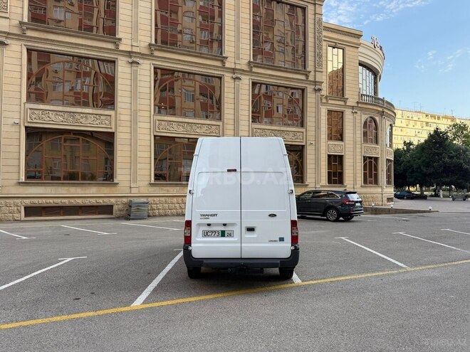 Ford Transit-9