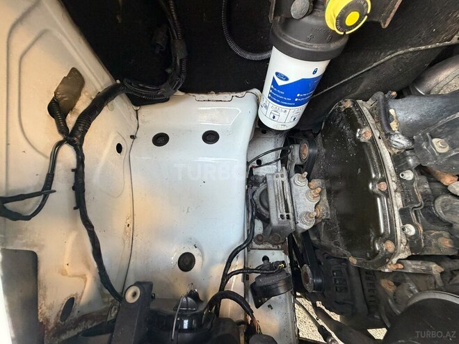 Ford Transit-13