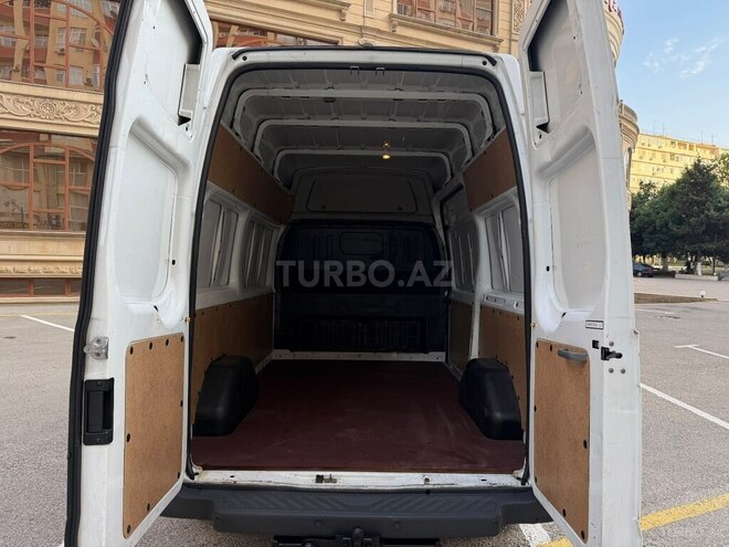 Ford Transit-10