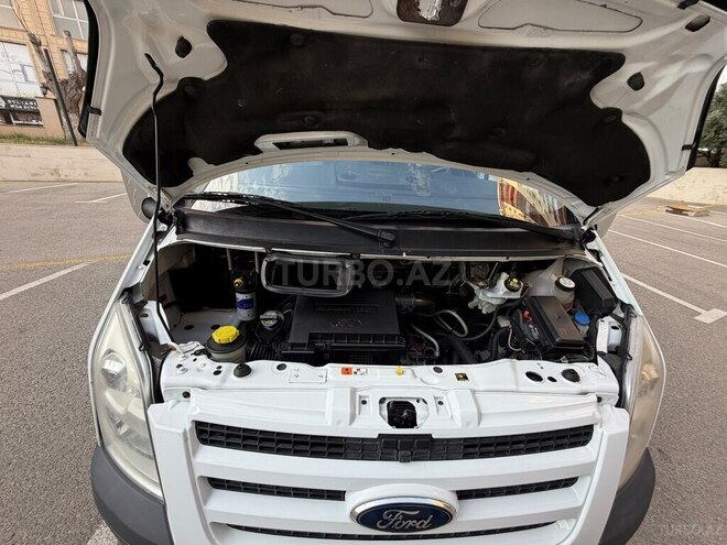 Ford Transit-14