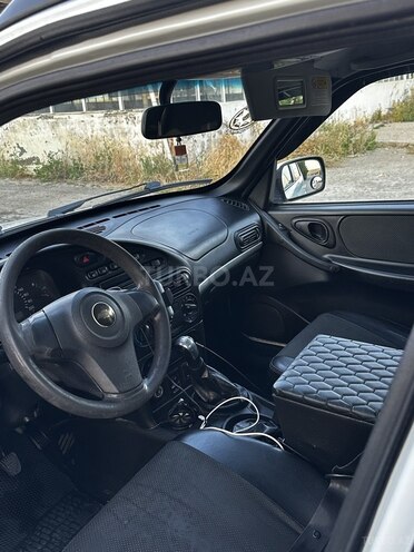 Chevrolet Niva-8