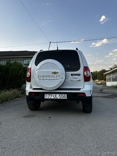 Chevrolet Niva-4