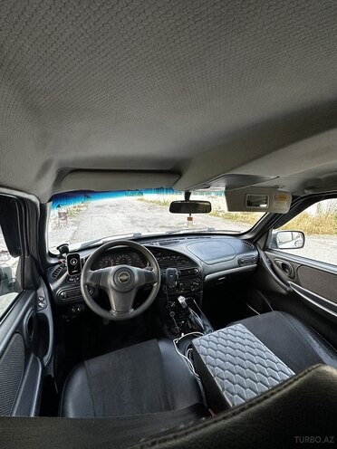 Chevrolet Niva-9