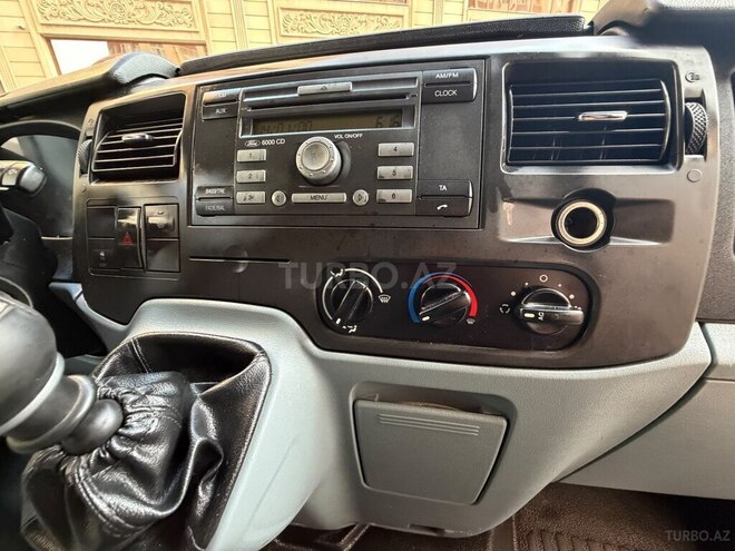 Ford Transit-17