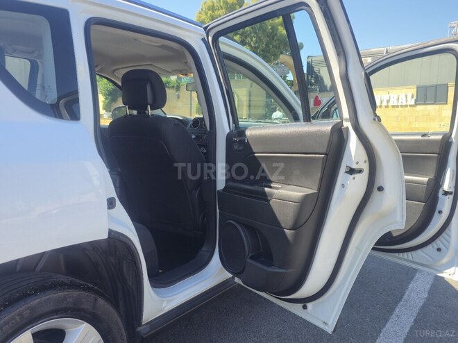 Jeep Compass-12