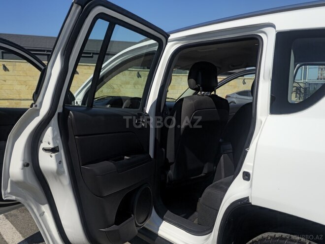 Jeep Compass-13