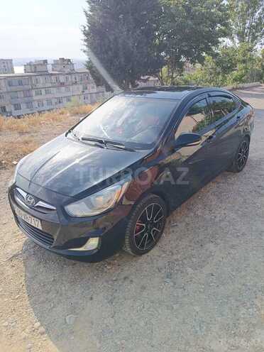 Hyundai Accent-2