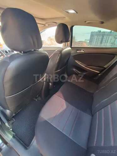 Hyundai Accent-10
