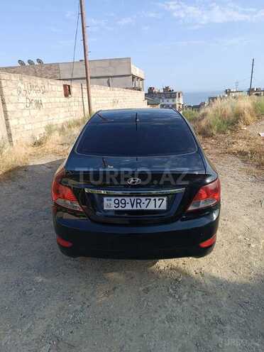 Hyundai Accent-4