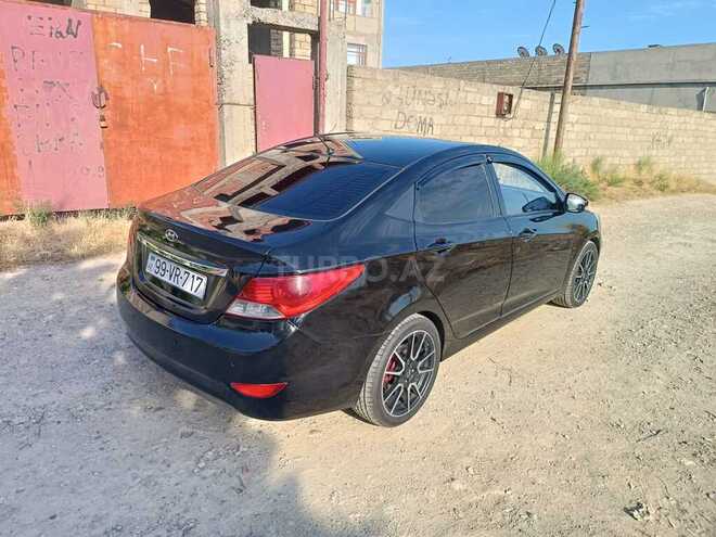 Hyundai Accent-6