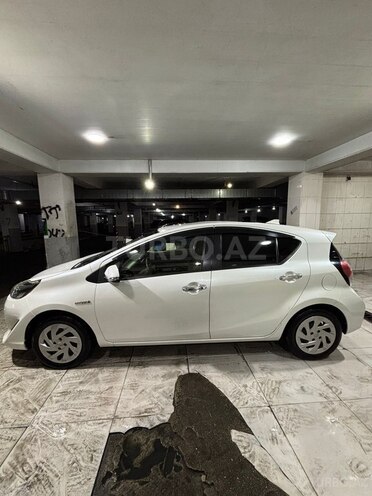 Toyota Aqua-4
