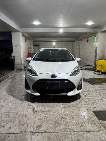 Toyota Aqua-1