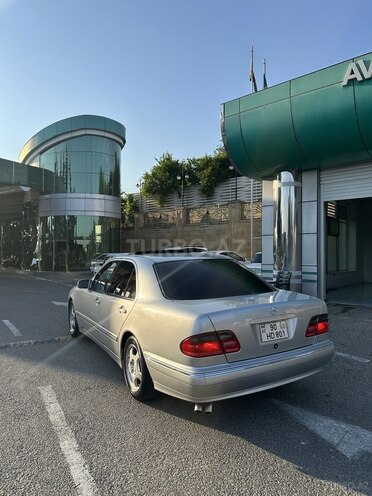 Mercedes E 320-6
