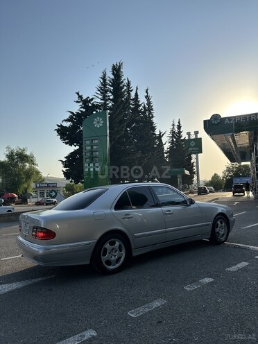 Mercedes E 320-4