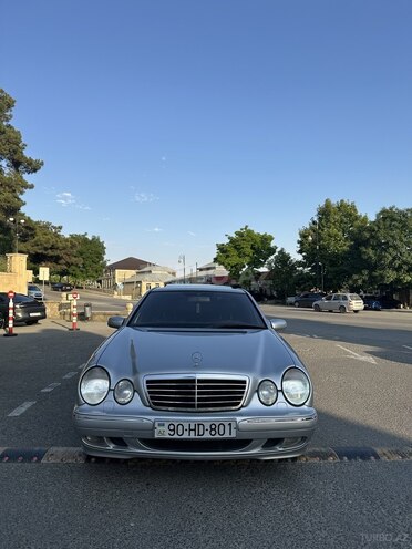 Mercedes E 320-1