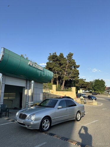 Mercedes E 320-8