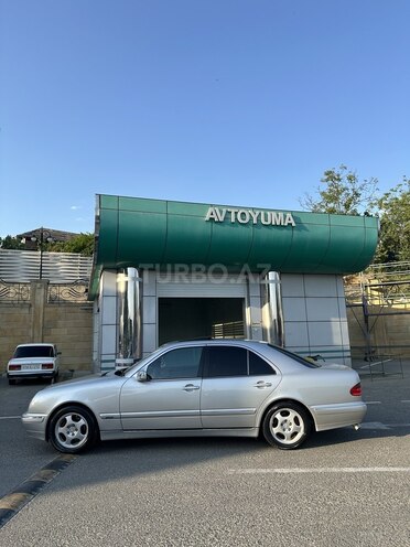Mercedes E 320-7