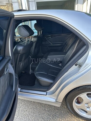 Mercedes E 320-9