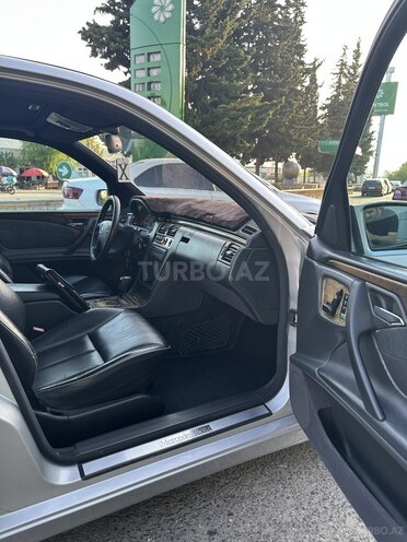 Mercedes E 320-12