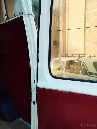 Ford Transit-17