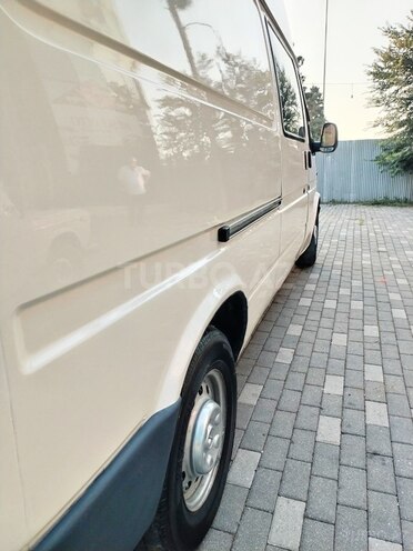 Ford Transit-9