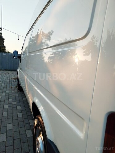 Ford Transit-10