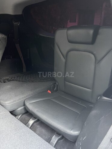 Hyundai Santa Fe-13