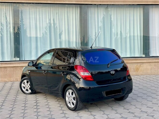 Hyundai i20-11