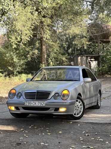 Mercedes E 220-1