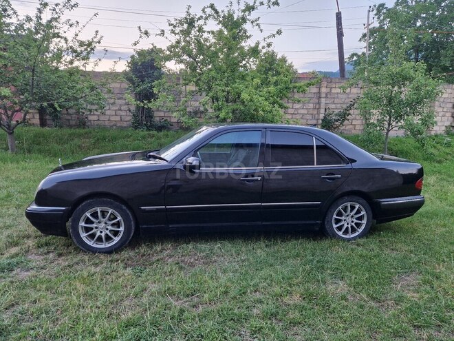 Mercedes E 240-2