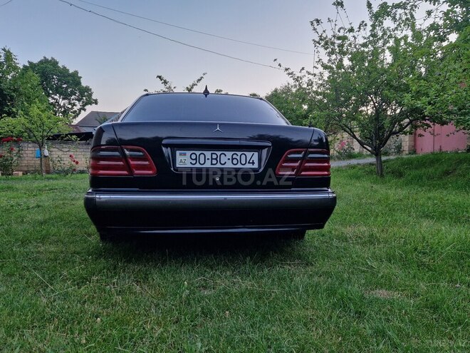 Mercedes E 240-4