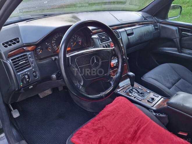 Mercedes E 240-6
