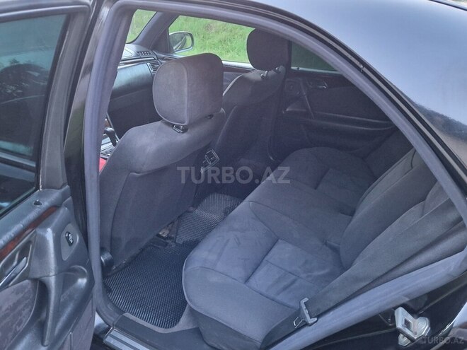 Mercedes E 240-8