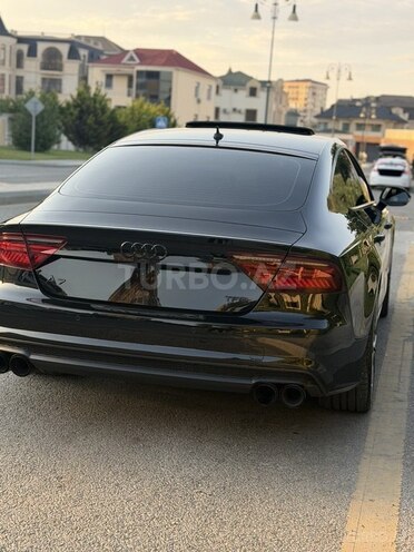 Audi A7-10