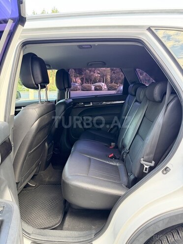 Kia Sorento-13