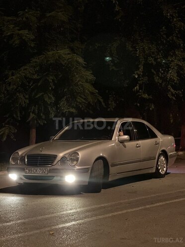 Mercedes E 220-2