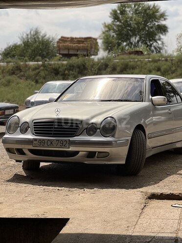 Mercedes E 220-5