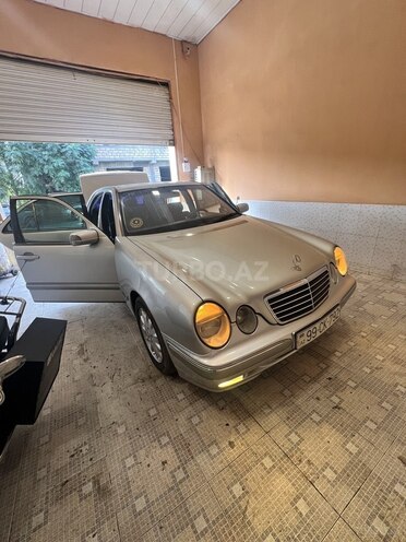 Mercedes E 220-3