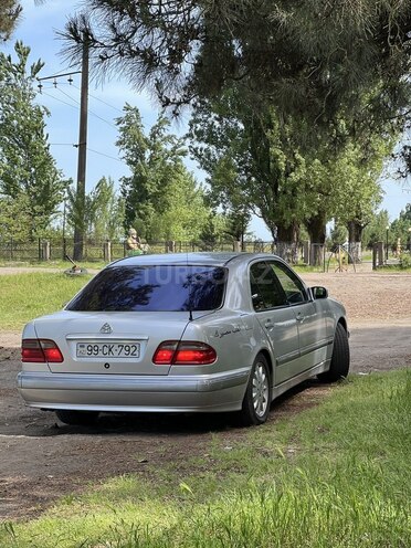 Mercedes E 220-9