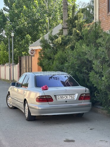 Mercedes E 220-6