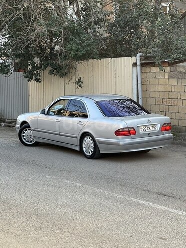 Mercedes E 220-8